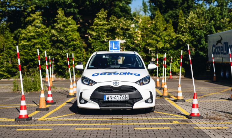Toyota Yaris egzamin – jak przygotować się do egzaminu praktycznego? Światła, płyny, silnik