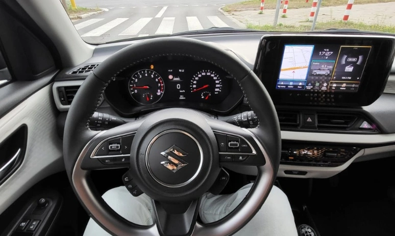 Suzuki Swift – jak przygotować się do egzaminu praktycznego na prawo jazdy? Światła, płyny, pełna obsługa pojazdu