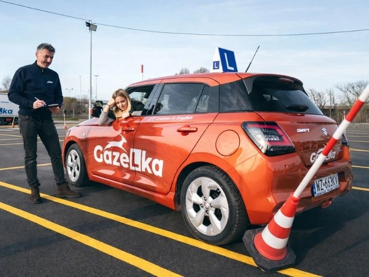 Egzamin praktyczny na prawo jazdy na placu manewrowym