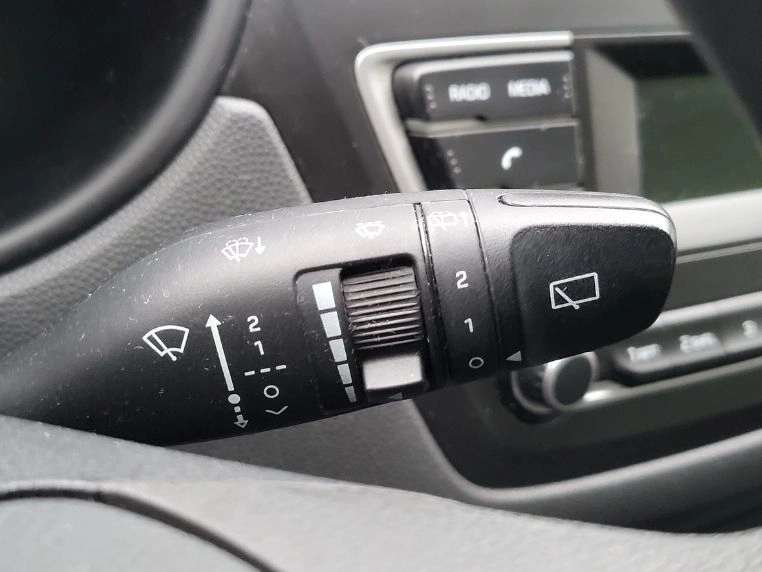 Sterowanie wycieraczkami i spryskiwaczami w Hyundai i20