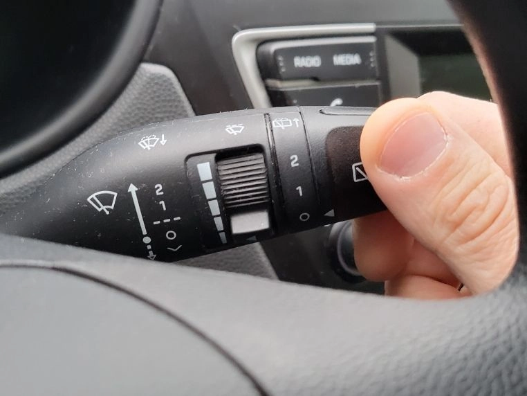 Przełącznik obsługi tylnej wycieraczki w Hyundai i20