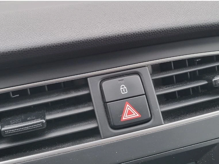 Przycisk świateł awaryjnych w Hyundai i20