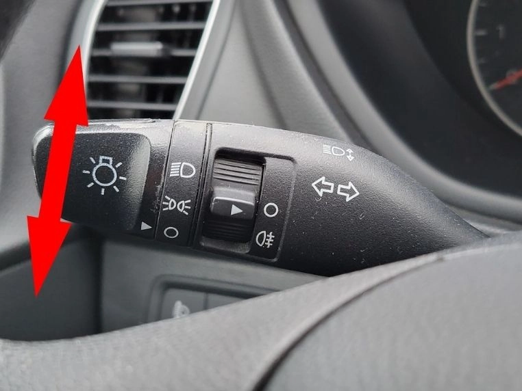 Światła kierunkowskazów Hyundai i20 podczas sprawdzania na egzaminie