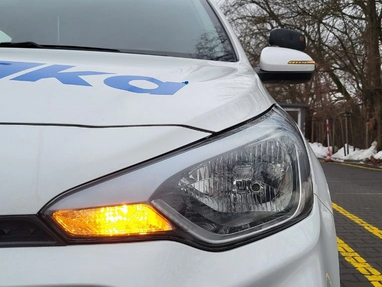 Włączony lewy kierunkowskaz przedni w Hyundai i20