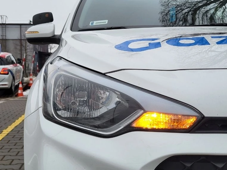 Włączony prawy kierunkowskaz przedni w Hyundai i20