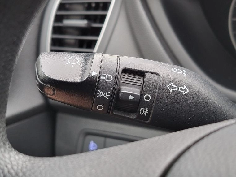 Włączone światła mijania w Hyundai i20