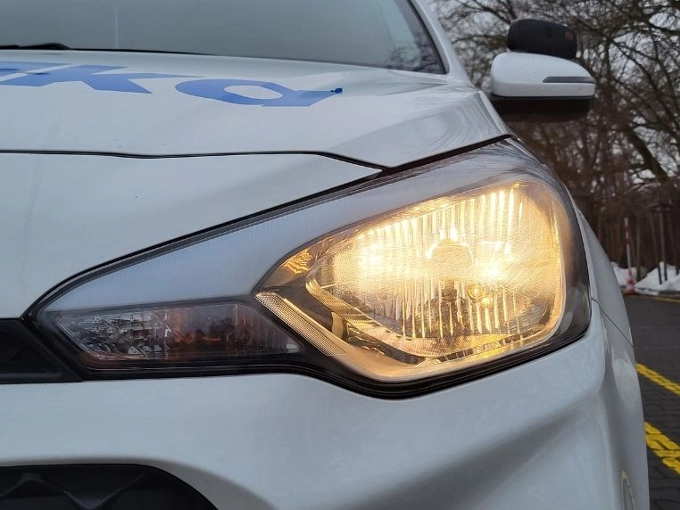 Włączone lewe przednie światło mijania w Hyundai i20