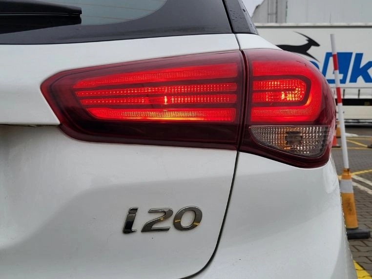 Prawe tylne światło pozycyjne w Hyundai i20