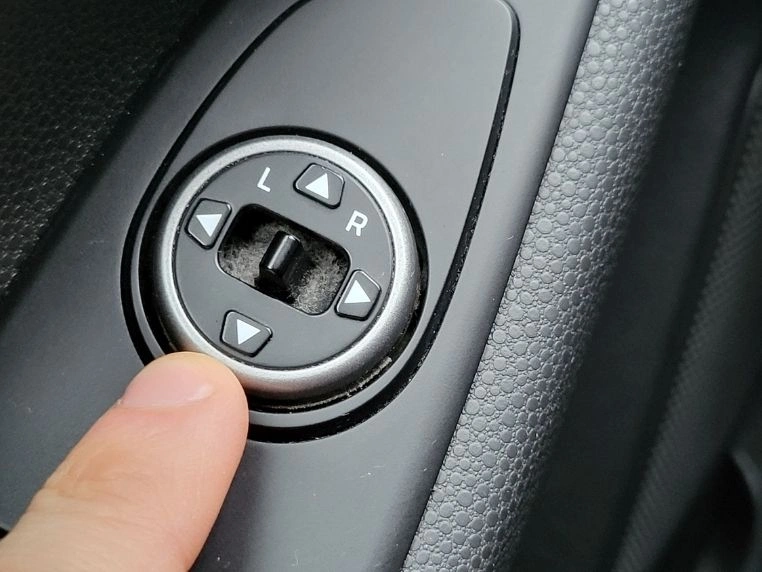 Ustawienie lusterek w Hyundai i20