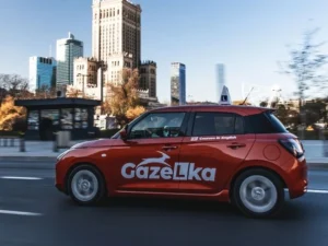 Samochód szkoleniowy GAZeLka w ruchu miejskim w Warszawie